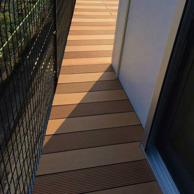 Harga yang bagus WPC Eco Composite Deck Boards Panel Fireproof 20+ Tahun umur panjang on line