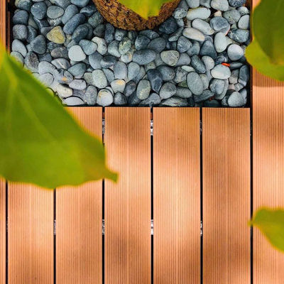 Harga yang bagus Papan Dek Kayu Komposit Luar Ruangan Permukaan yang Diukir tahan api on line