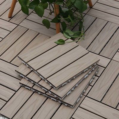 Harga yang bagus Custom Interlocking kayu Deck Tile Pengopènan Bebas Kerumitan Untuk Patio on line