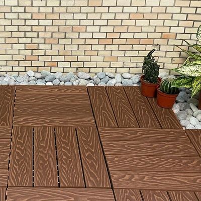 Harga yang bagus Kayu WPC Decking Tiles Rotproof Snap Bersama Kayu Tiles Impact Resistant on line