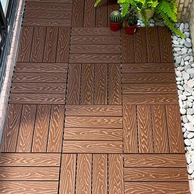 Harga yang bagus Snap bersama-sama Kayu Deck Tiles Embossed Ringan Deck Tiles on line